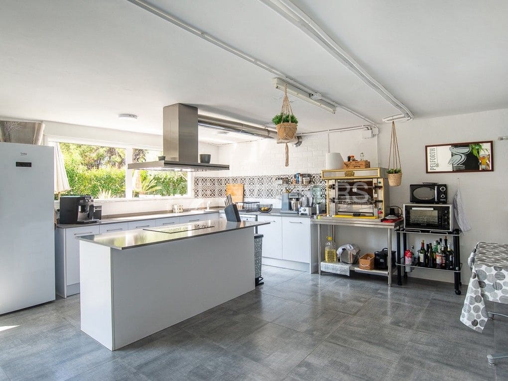 Chalet de 6 habitaciones en Benicàssim en venta con piscina - 680.000 € (Ref: 8235517)