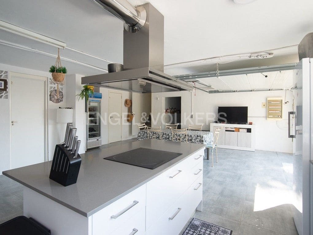 Chalet de 6 habitaciones en Benicàssim en venta con piscina - 680.000 € (Ref: 8235517)
