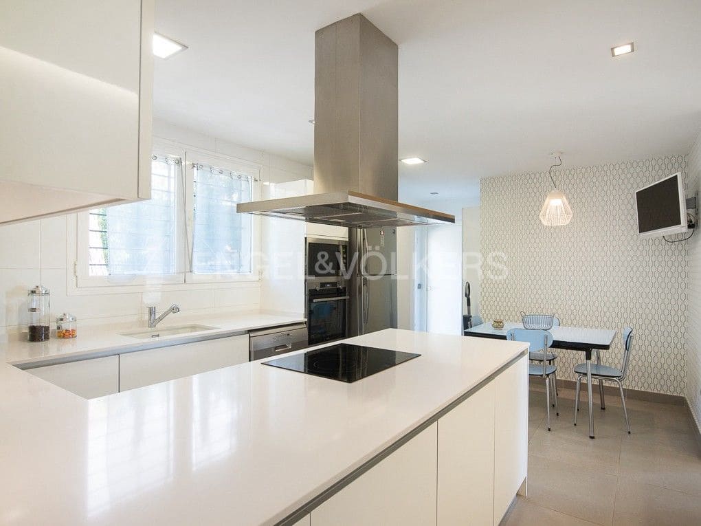 Chalet de 6 habitaciones en Benicàssim en venta con piscina - 680.000 € (Ref: 8235517)