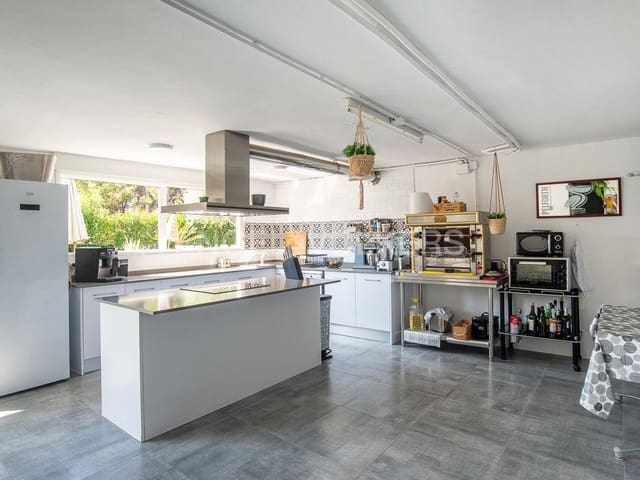 6 bedroom Villa for sale in Benicàssim with pool - € 680,000 (Ref: 8235517)