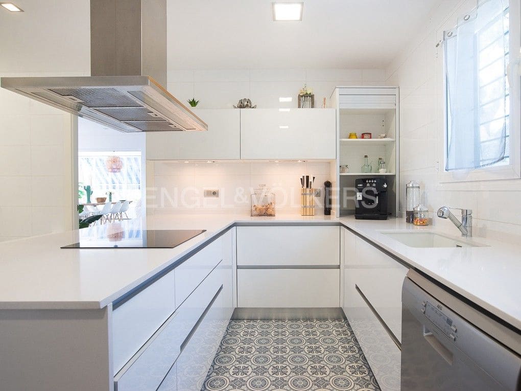 Chalet de 6 habitaciones en Benicàssim en venta con piscina - 680.000 € (Ref: 8235517)