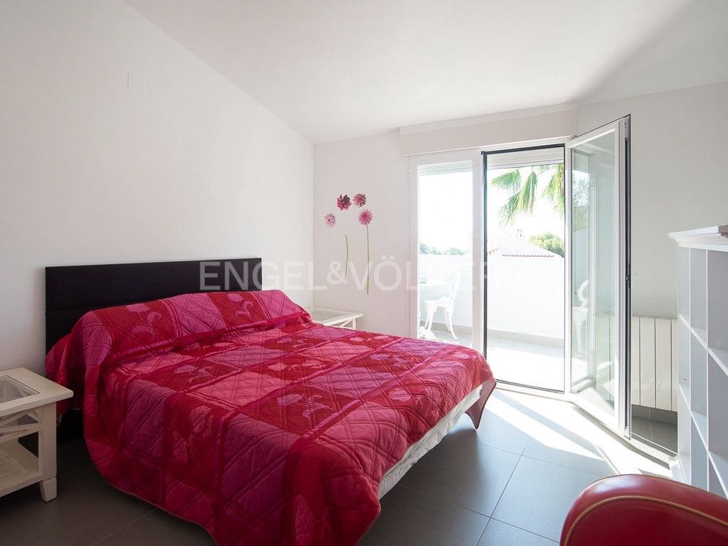 Chalet de 6 habitaciones en Benicàssim en venta con piscina - 680.000 € (Ref: 8235517)