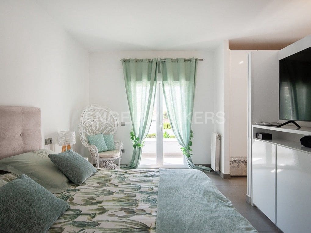 Chalet de 6 habitaciones en Benicàssim en venta con piscina - 680.000 € (Ref: 8235517)