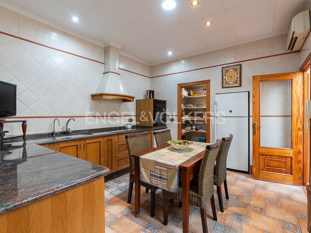 4 bedroom Villa for sale in Albalat de la Ribera with garage - € 399,000 (Ref: 8235519)