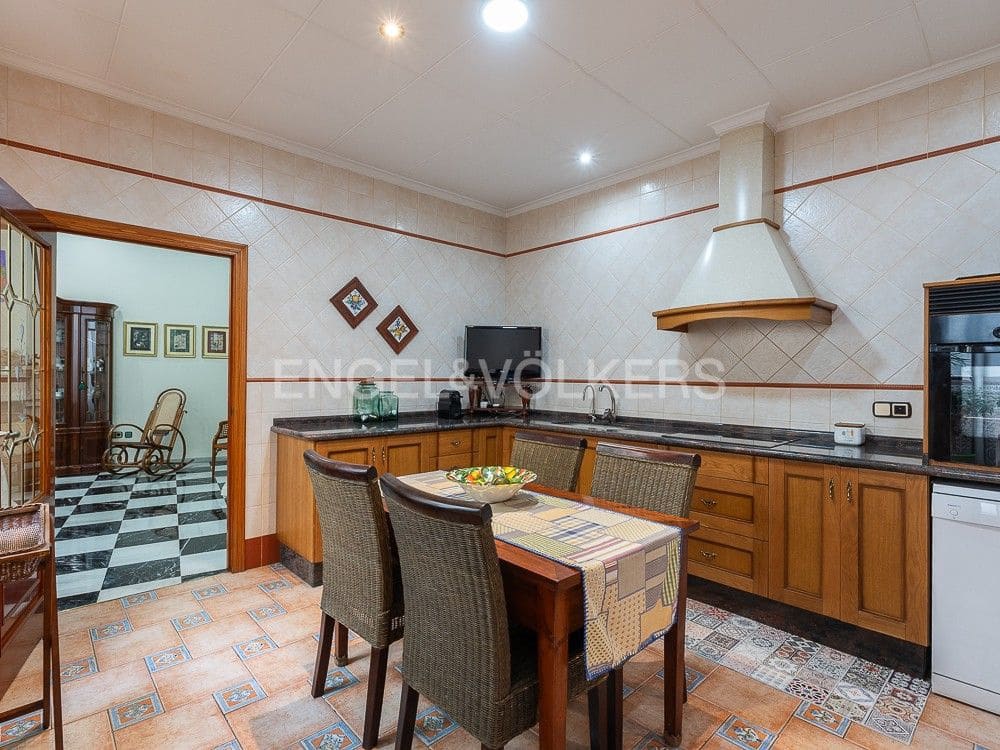 4 bedroom Villa for sale in Albalat de la Ribera with garage - € 399,000 (Ref: 8235519)