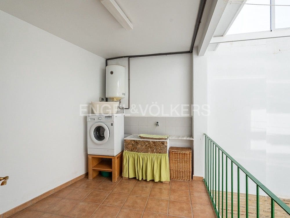 4 bedroom Villa for sale in Albalat de la Ribera with garage - € 399,000 (Ref: 8235519)