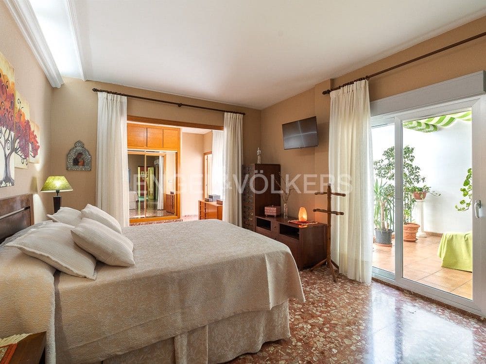4 bedroom Villa for sale in Albalat de la Ribera with garage - € 399,000 (Ref: 8235519)