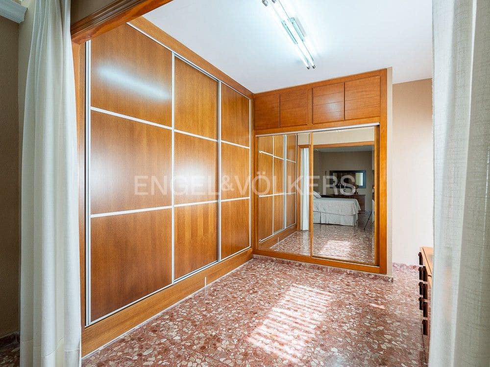 4 bedroom Villa for sale in Albalat de la Ribera with garage - € 399,000 (Ref: 8235519)