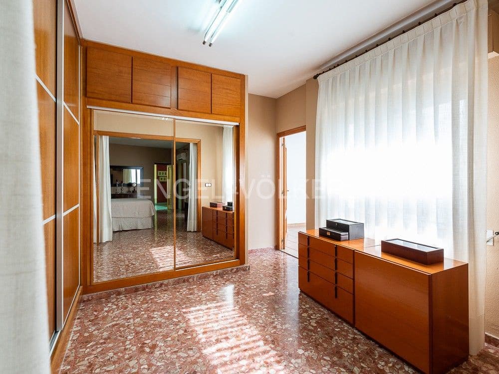 4 bedroom Villa for sale in Albalat de la Ribera with garage - € 399,000 (Ref: 8235519)