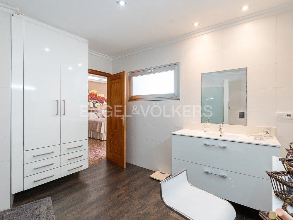 4 bedroom Villa for sale in Albalat de la Ribera with garage - € 399,000 (Ref: 8235519)