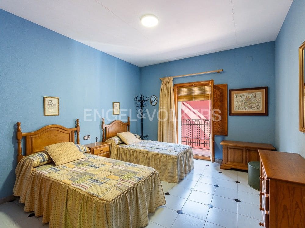 4 bedroom Villa for sale in Albalat de la Ribera with garage - € 399,000 (Ref: 8235519)