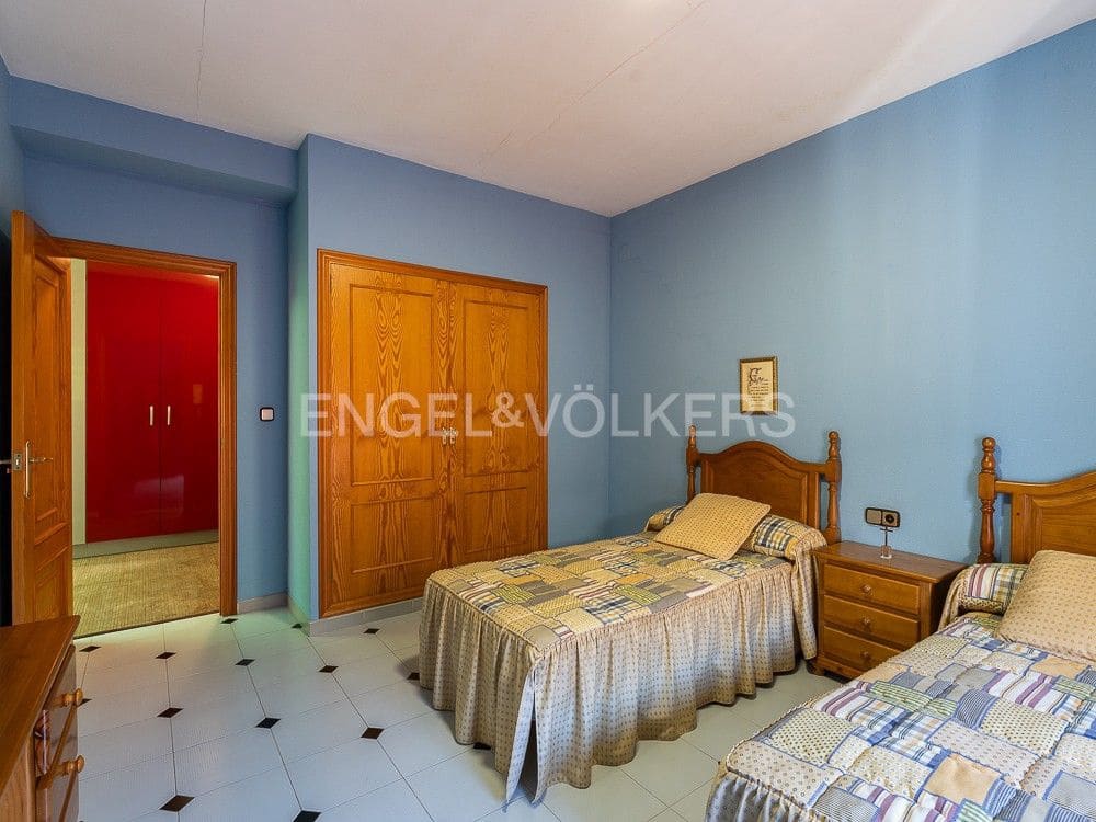 4 bedroom Villa for sale in Albalat de la Ribera with garage - € 399,000 (Ref: 8235519)