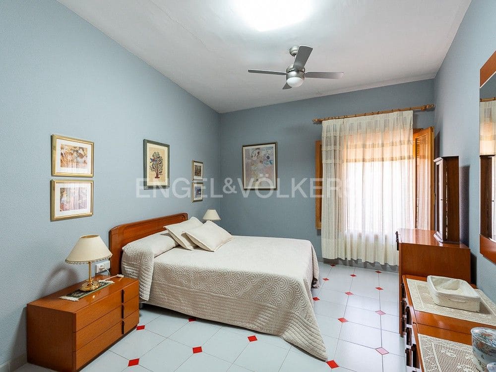 4 bedroom Villa for sale in Albalat de la Ribera with garage - € 399,000 (Ref: 8235519)