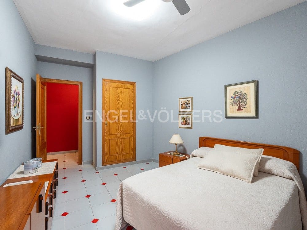 4 bedroom Villa for sale in Albalat de la Ribera with garage - € 399,000 (Ref: 8235519)