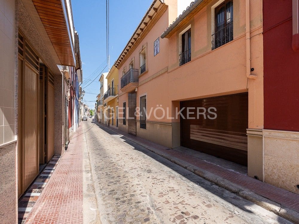 4 bedroom Villa for sale in Albalat de la Ribera with garage - € 399,000 (Ref: 8235519)