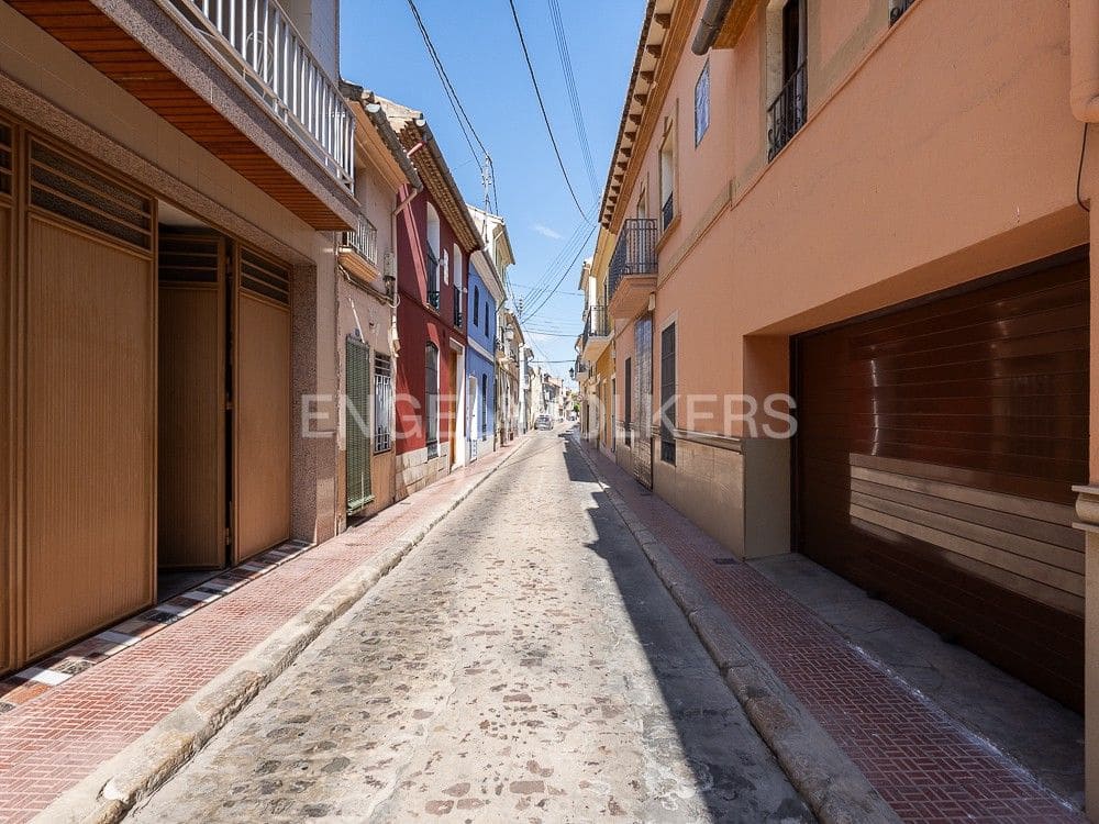 4 bedroom Villa for sale in Albalat de la Ribera with garage - € 399,000 (Ref: 8235519)