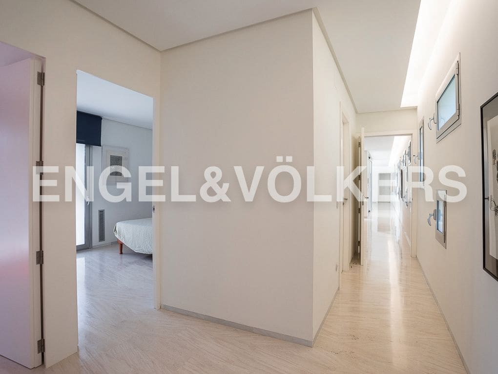 10 slaapkamer Villa te koop in Rugat met zwembad garage - € 1.800.000 (Ref: 8235522)