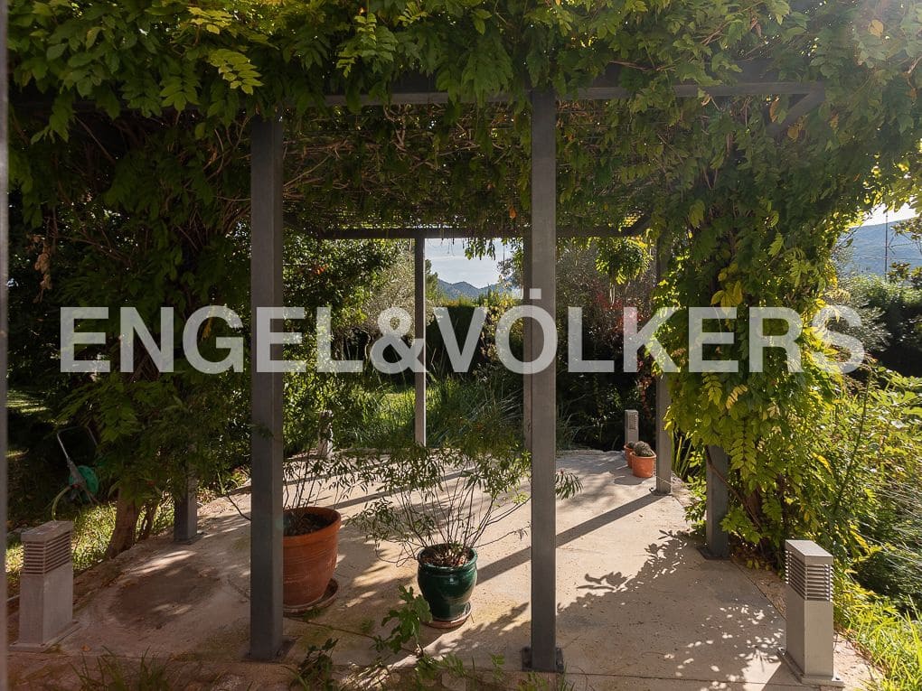 10 slaapkamer Villa te koop in Rugat met zwembad garage - € 1.800.000 (Ref: 8235522)
