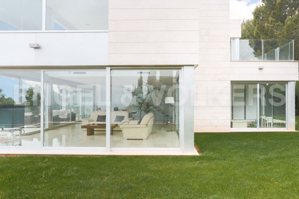 6 bedroom Villa for sale in Chiva with garage - € 1,500,000 (Ref: 8235535)