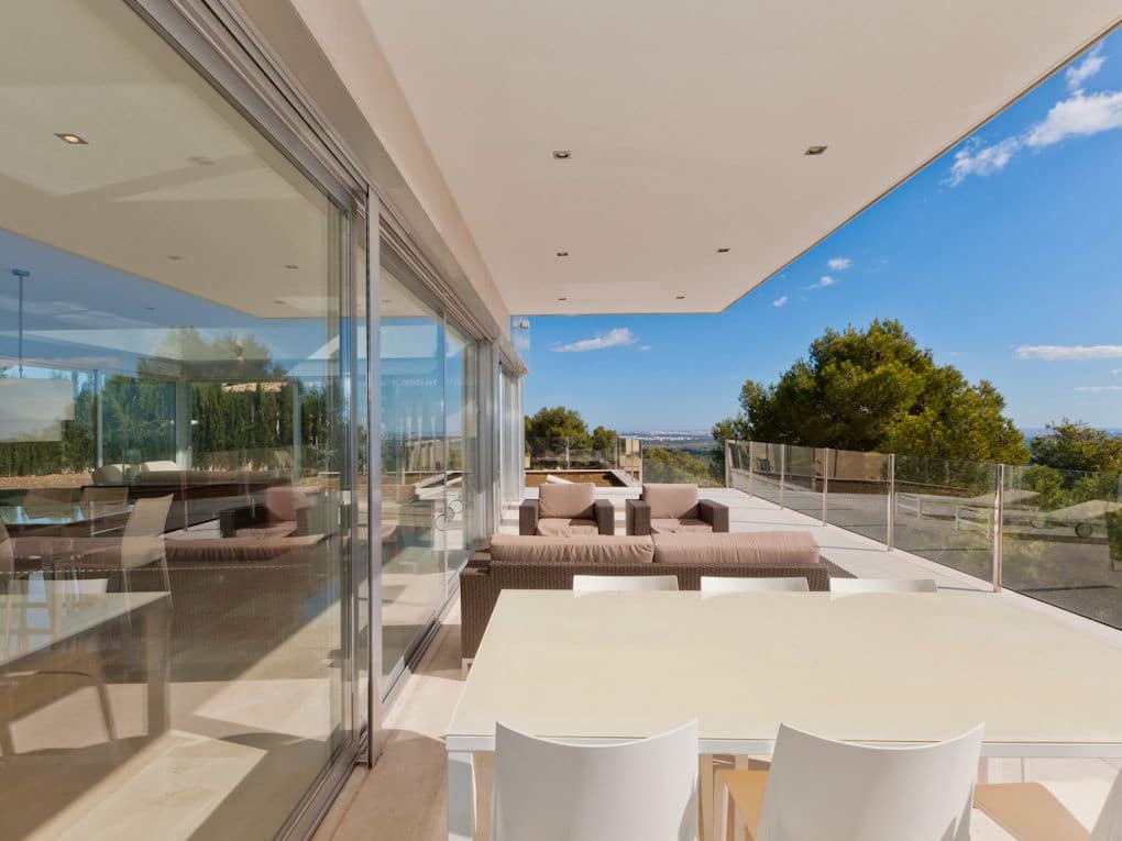 6 bedroom Villa for sale in Chiva with garage - € 1,500,000 (Ref: 8235535)
