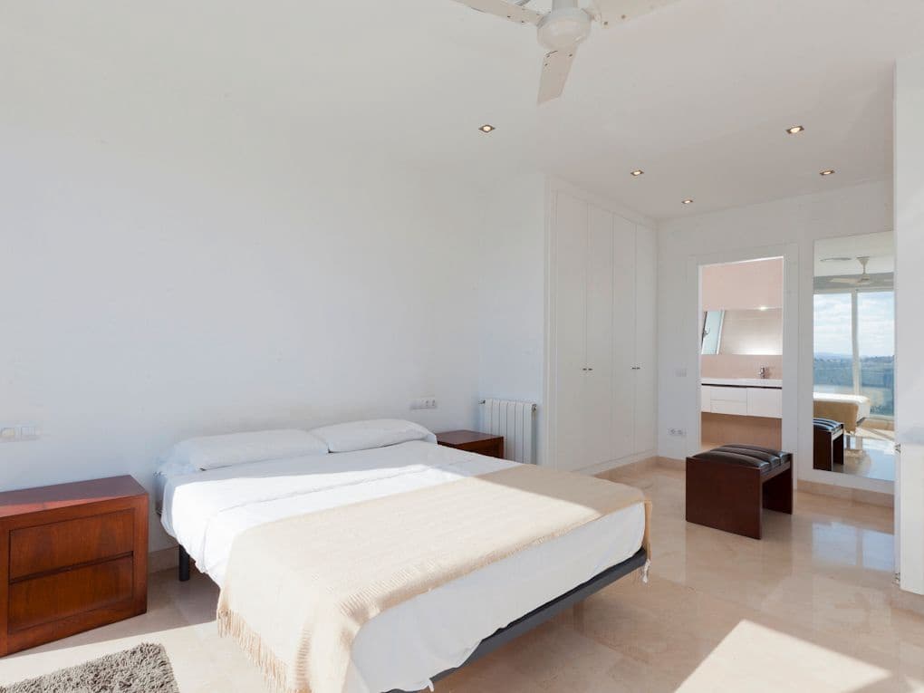 6 bedroom Villa for sale in Chiva with garage - € 1,500,000 (Ref: 8235535)