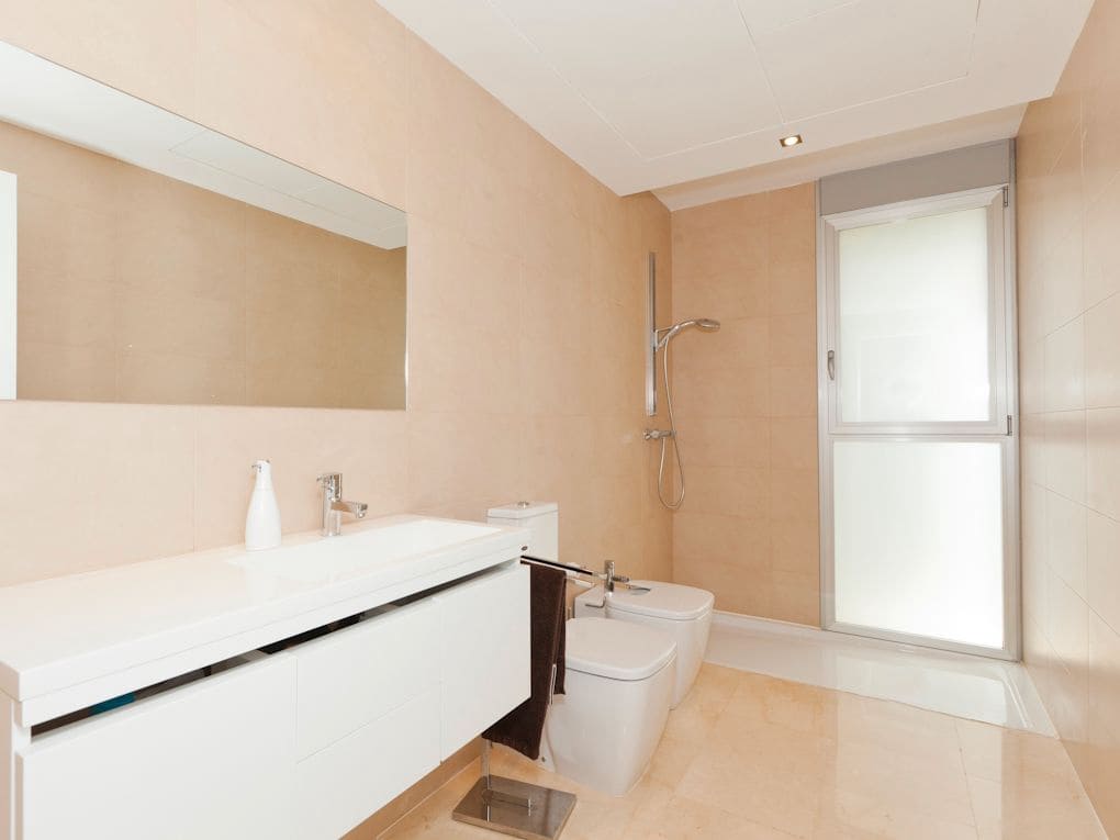 6 bedroom Villa for sale in Chiva with garage - € 1,500,000 (Ref: 8235535)