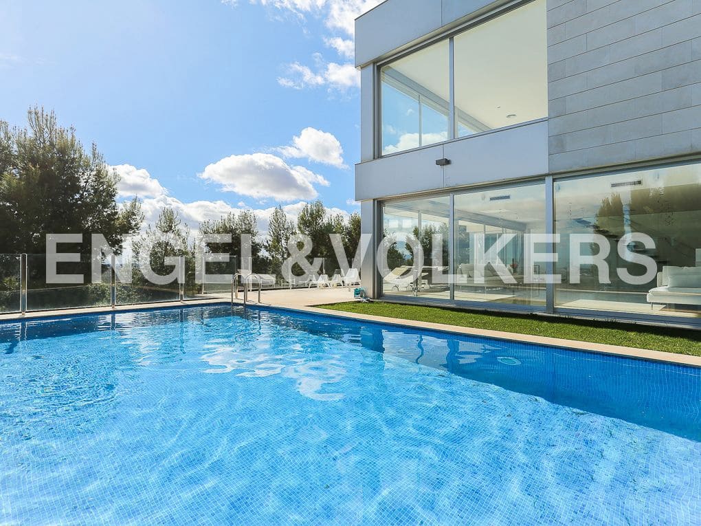 6 bedroom Villa for sale in Chiva with garage - € 1,500,000 (Ref: 8235535)