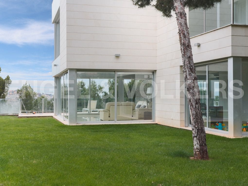 6 bedroom Villa for sale in Chiva with garage - € 1,500,000 (Ref: 8235535)