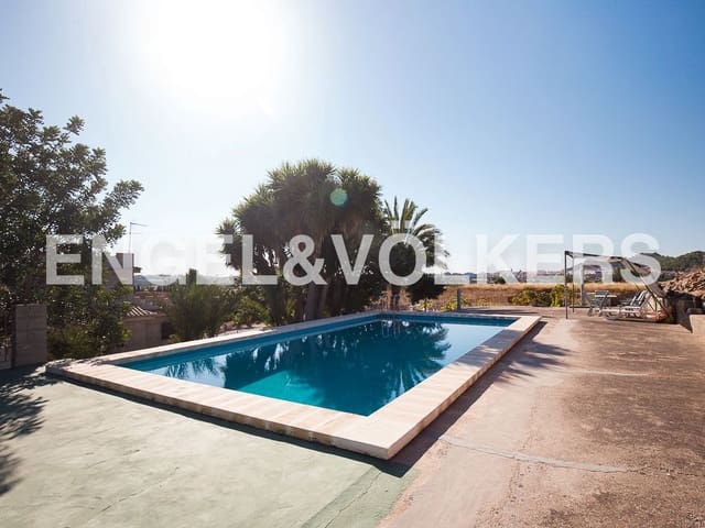 Chalet de 6 habitaciones en Llíria en venta con piscina garaje - 305.000 € (Ref: 8235541)