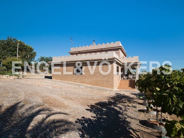 Chalet de 6 habitaciones en Llíria en venta con piscina garaje - 305.000 € (Ref: 8235541)