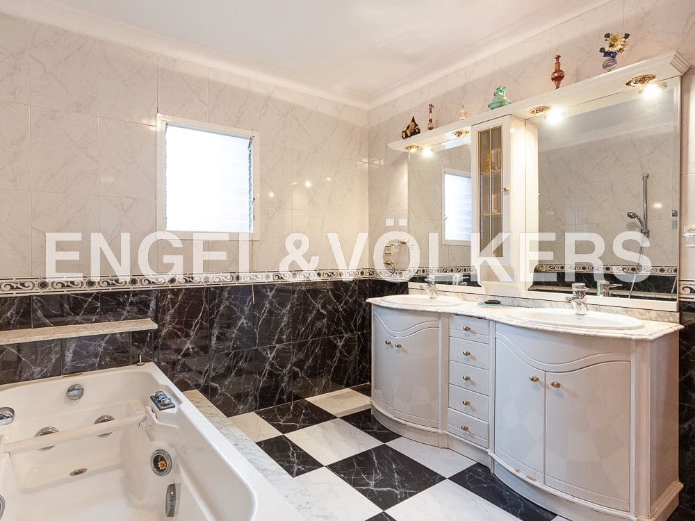 4 bedroom Villa for sale in Barxeta with pool garage - € 380,000 (Ref: 8235543)