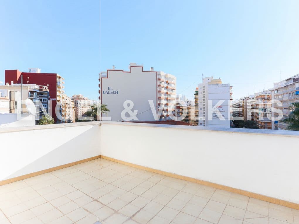 Casa de 4 habitaciones en Cullera en venta con garaje - 499.000 € (Ref: 8235567)