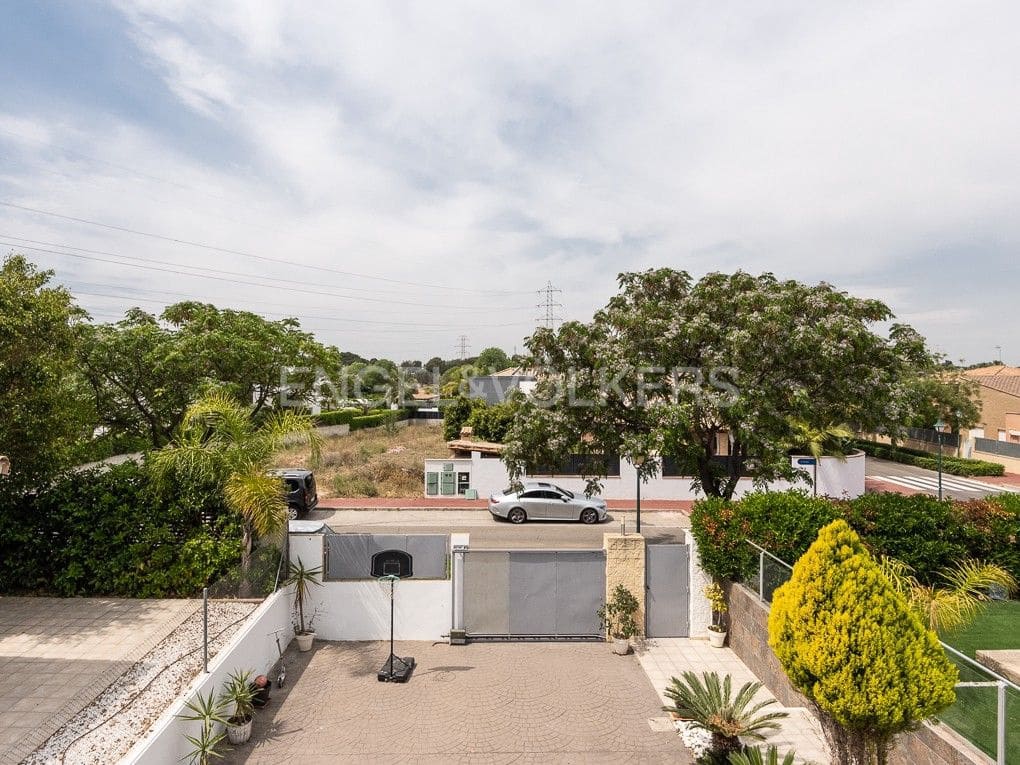 4 bedroom Villa for sale in Betera with pool garage - € 849,000 (Ref: 8235633)