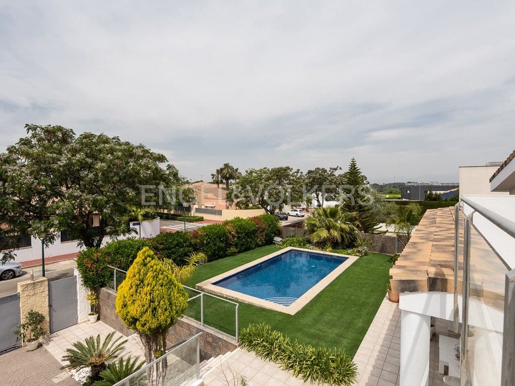 4 bedroom Villa for sale in Betera with pool garage - € 849,000 (Ref: 8235633)