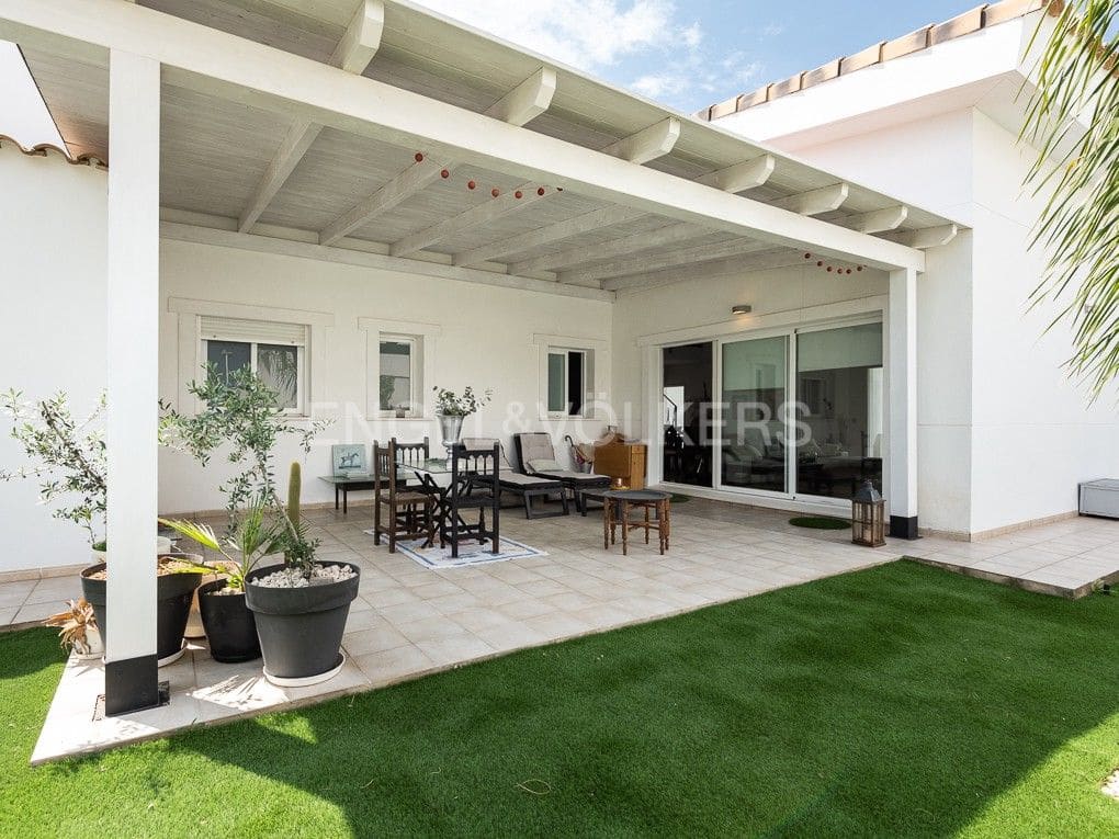 4 bedroom Villa for sale in Betera with pool garage - € 849,000 (Ref: 8235633)
