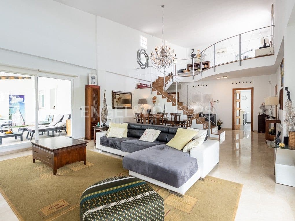 4 bedroom Villa for sale in Betera with pool garage - € 849,000 (Ref: 8235633)