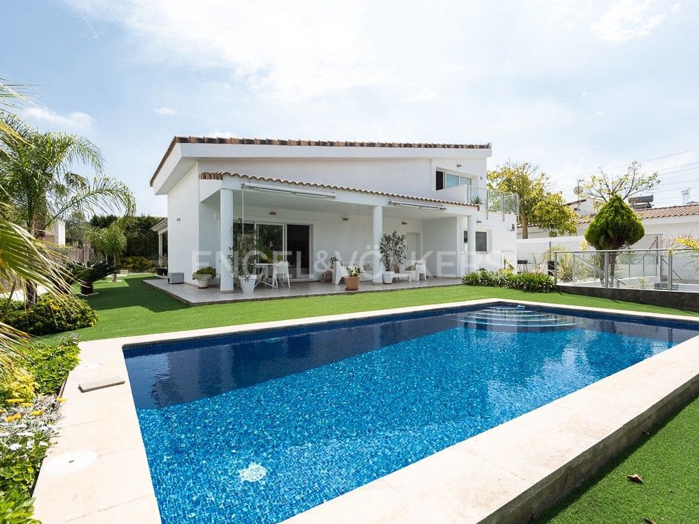 4 bedroom Villa for sale in Betera with pool garage - € 849,000 (Ref: 8235633)