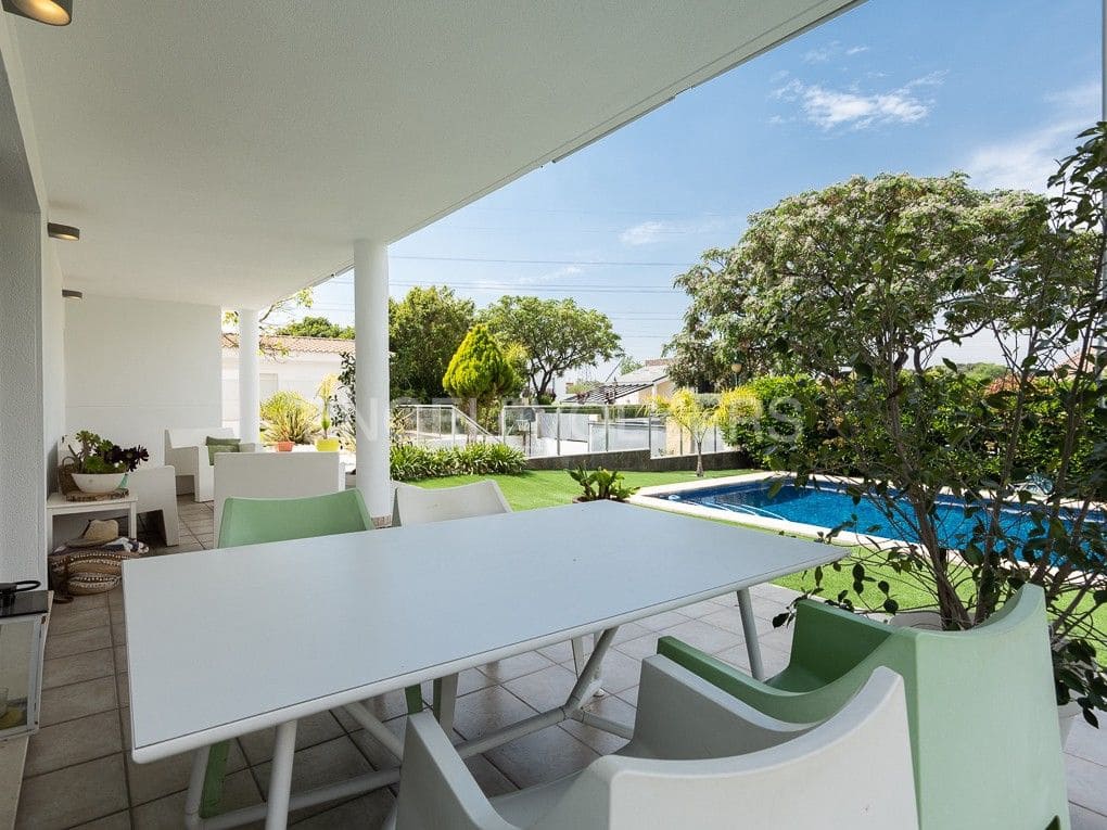 4 bedroom Villa for sale in Betera with pool garage - € 849,000 (Ref: 8235633)