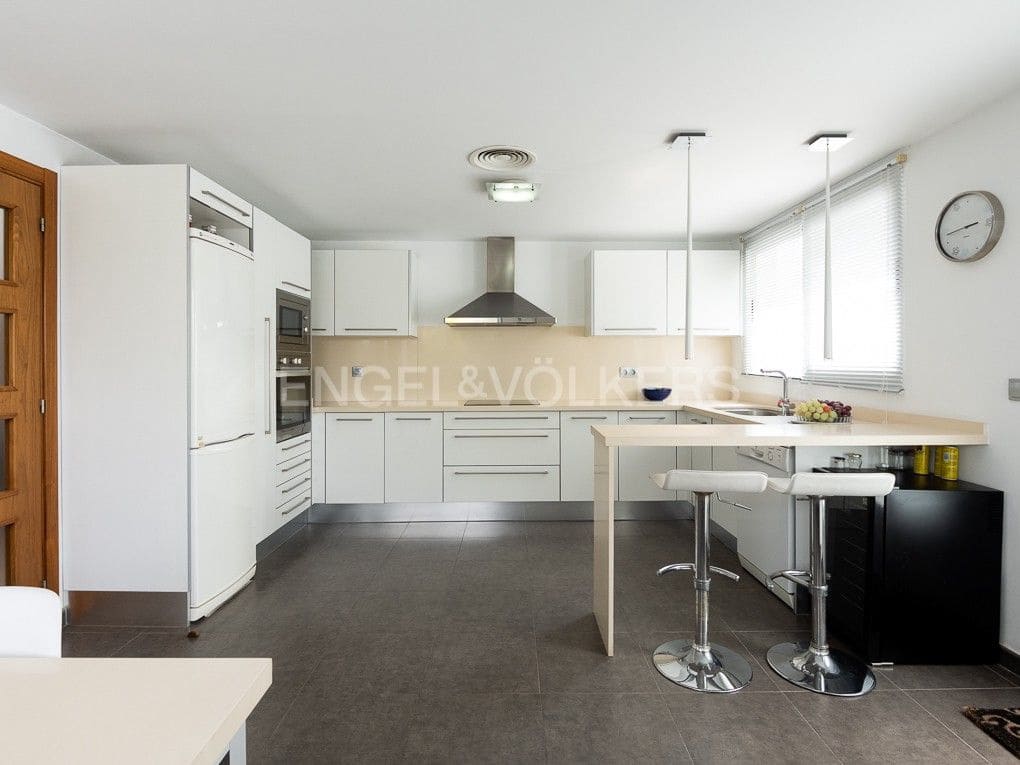 4 bedroom Villa for sale in Betera with pool garage - € 849,000 (Ref: 8235633)