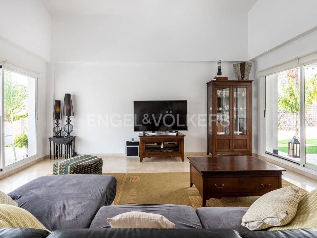 4 bedroom Villa for sale in Betera with pool garage - € 849,000 (Ref: 8235633)