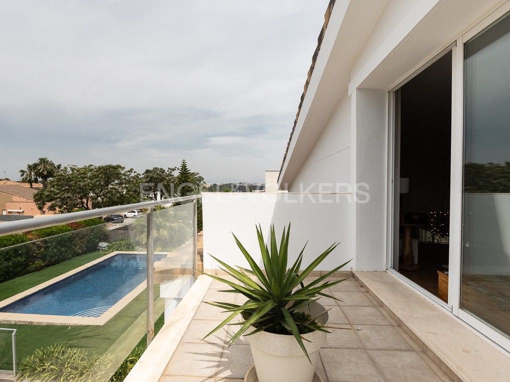 4 bedroom Villa for sale in Betera with pool garage - € 849,000 (Ref: 8235633)