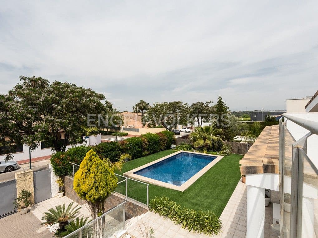 4 bedroom Villa for sale in Betera with pool garage - € 849,000 (Ref: 8235633)