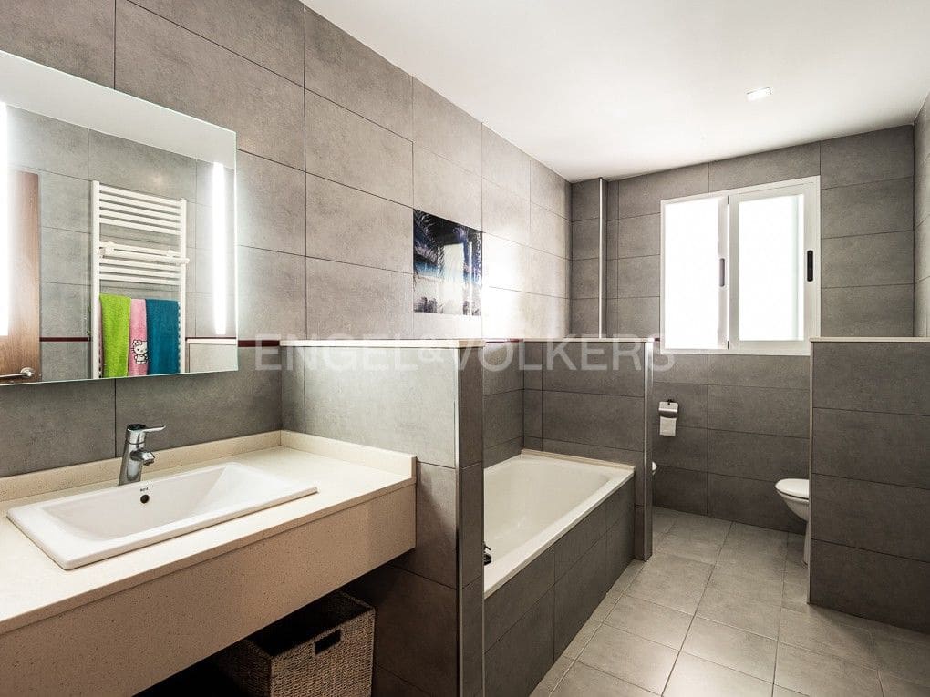 4 bedroom Villa for sale in Betera with pool garage - € 849,000 (Ref: 8235633)