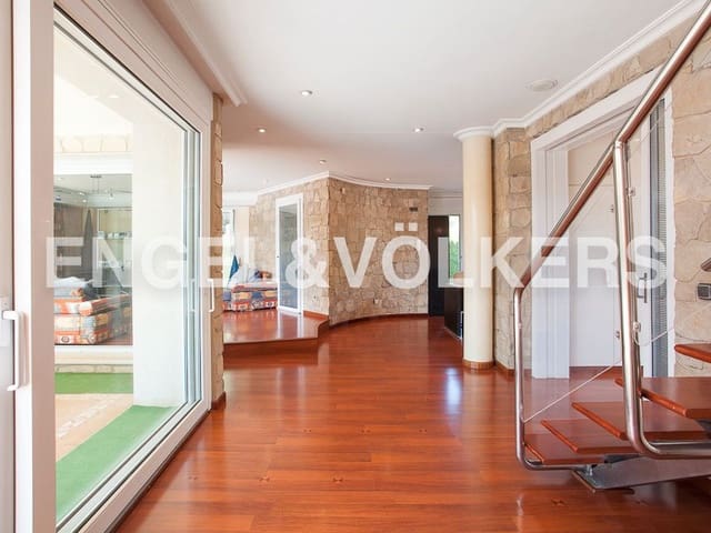 5 bedroom Villa for sale in Serra with pool garage - € 790,000 (Ref: 8235643)