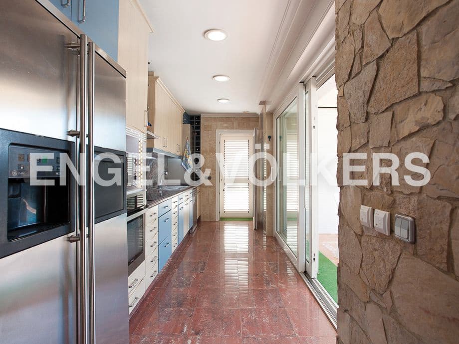 5 bedroom Villa for sale in Serra with pool garage - € 790,000 (Ref: 8235643)