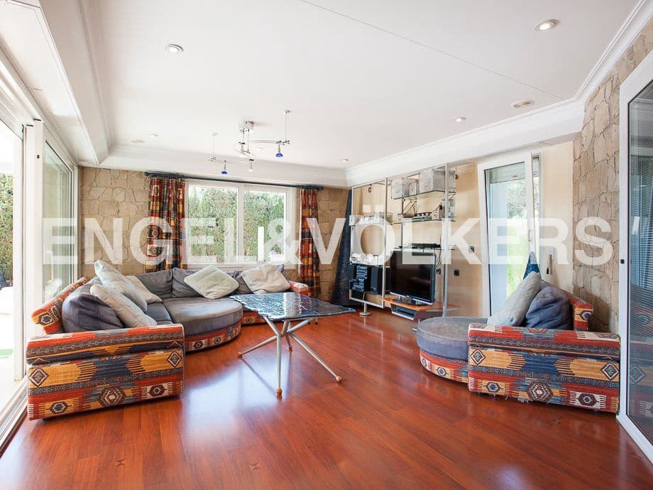 5 bedroom Villa for sale in Serra with pool garage - € 790,000 (Ref: 8235643)