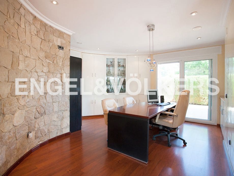 5 bedroom Villa for sale in Serra with pool garage - € 790,000 (Ref: 8235643)