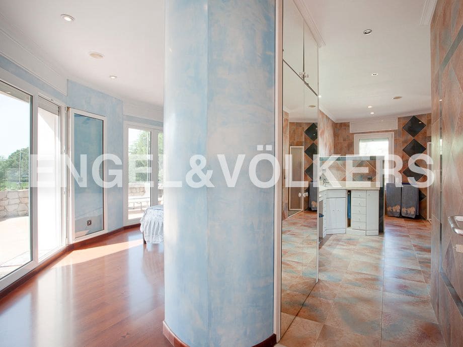 5 bedroom Villa for sale in Serra with pool garage - € 790,000 (Ref: 8235643)