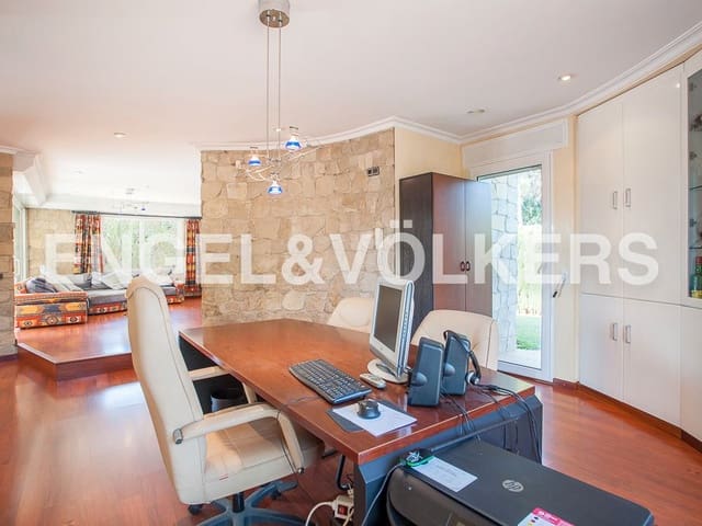 5 bedroom Villa for sale in Serra with pool garage - € 790,000 (Ref: 8235643)