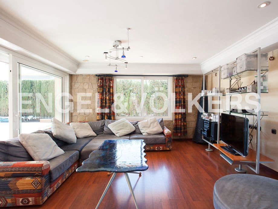 5 bedroom Villa for sale in Serra with pool garage - € 790,000 (Ref: 8235643)